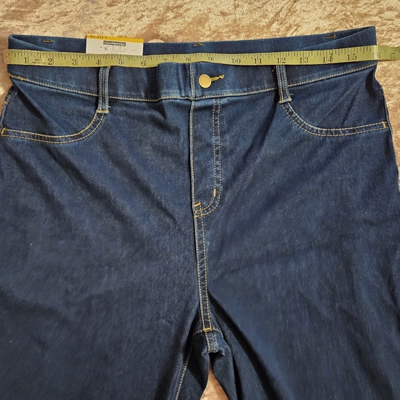 Time and Tru skinny Jeans - Picture 2 of 8